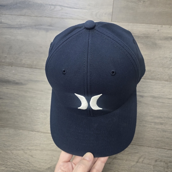 Hurley Flexfit Navy Blue And White Mens Hat Small/Medium - Picture 2 of 5